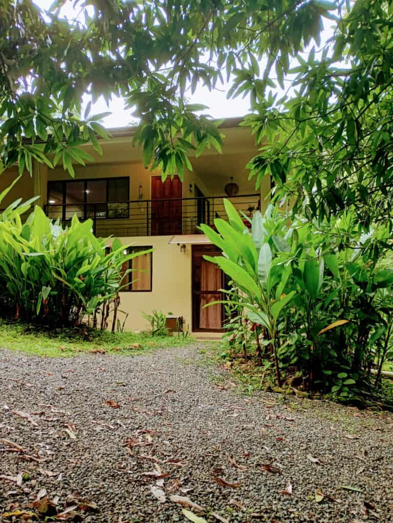 Casa Uno: Tropical Family Stay in La Ecovilla