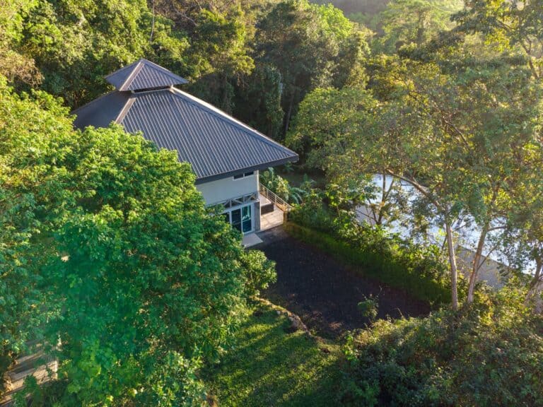Villa Puma: Eco Villa with Outdoor Jacuzzi in La Ecovilla